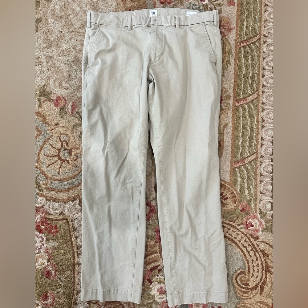 Men’s gap pants. Bj. 38 x 30 straight legs flat front.